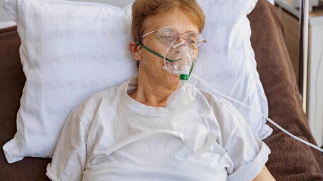 COPD Symptoms, Diagnosis, Complication, Treatment Explained